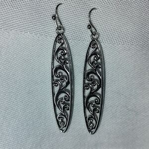 Silvertone Celtic Irish Floral Filigree Dangle Sliver Earrings
